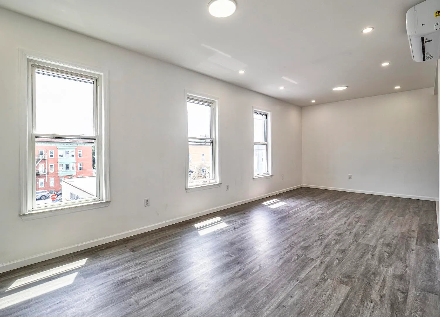 3 bed, 1.0 bath, $2,800 — Photo 4