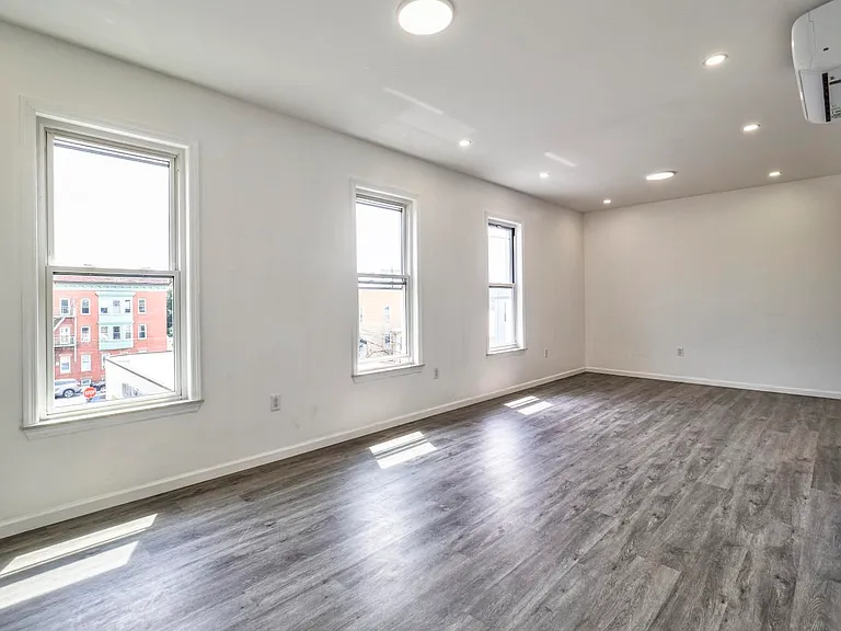 17 Kearny Ave #3 — Photo 4