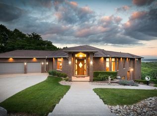 11120 N Indian Hill Ln, Peoria, IL 61615