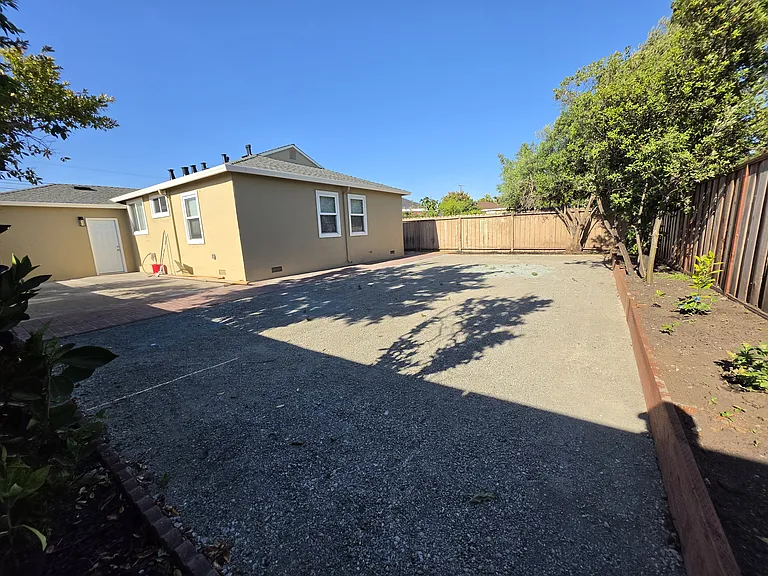 1086 Mersey Ave — Photo 33