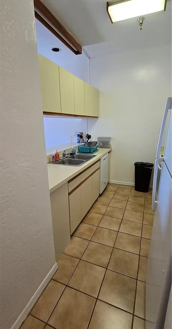 1 bed, 1.0 bath, 740 sqft, $1,100 — Photo 2