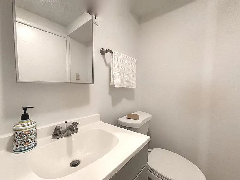 8106 Rhode Island Ave — Photo 12