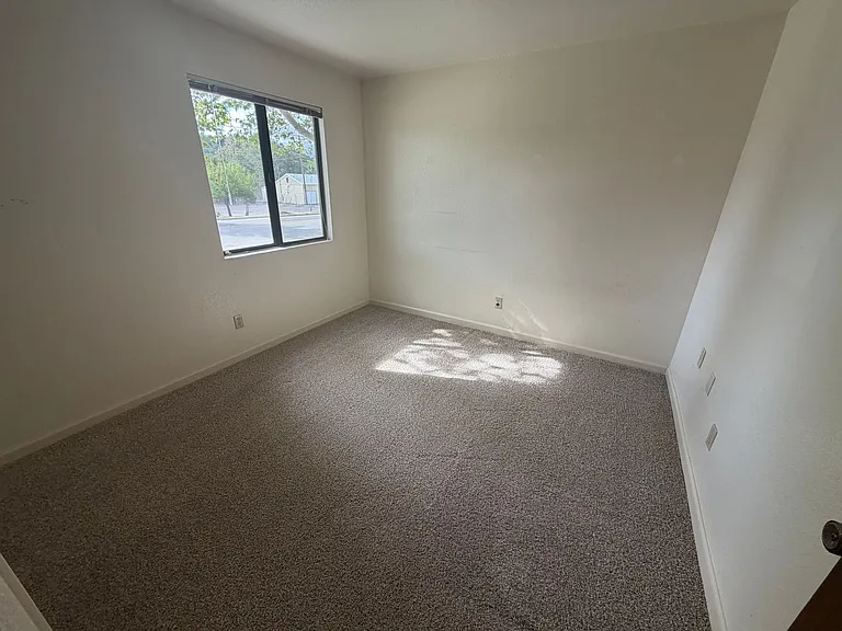 5296 Traffic Way — Photo 14