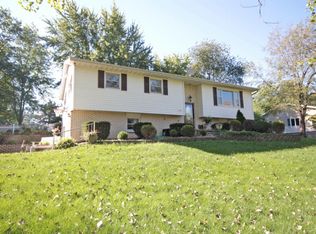 7 Green Oak Dr, Decatur, IL 62526