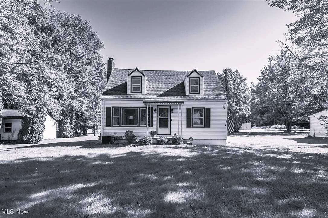 6619 James St photo 1