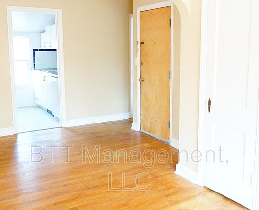 5th image of 806 Houston Ave APT 3
