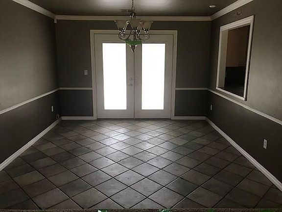 3rd image of 1123 W Washington Cir