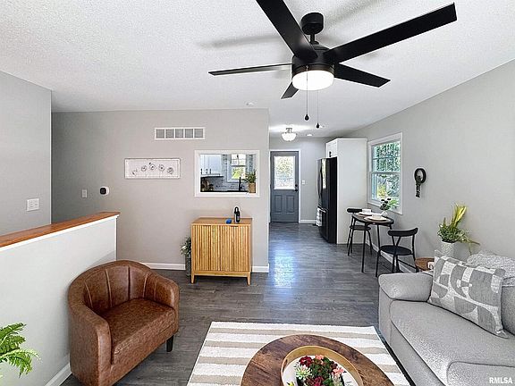 4th image of 2434 W 59th St