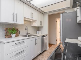 1360 Martin St #303, White Rock, BC V4B3W5