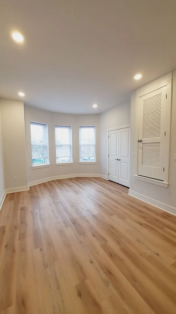 4138 W Girard — Photo 2