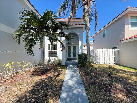 4th image of 1042 NW 125th Ave