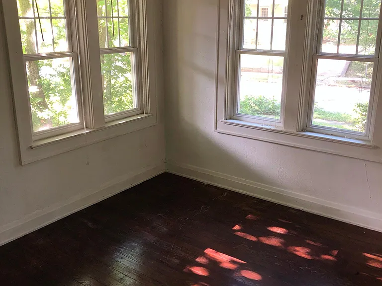 720 E University St — Photo 12