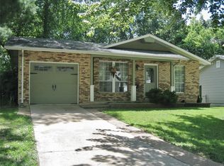 11 Oak Forest Dr, Saint Peters, MO 63376