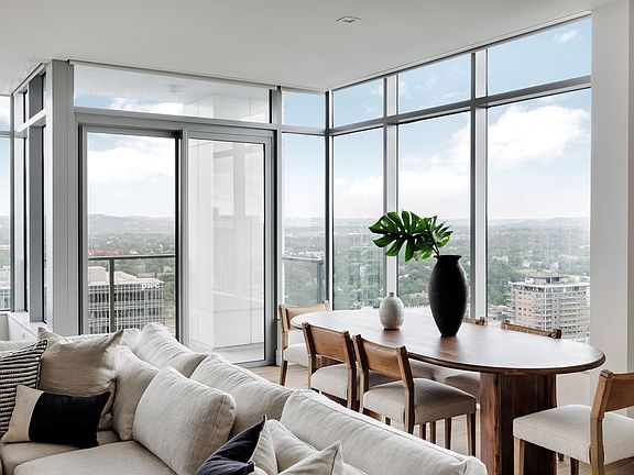 4th image of 501 West Ave #2404