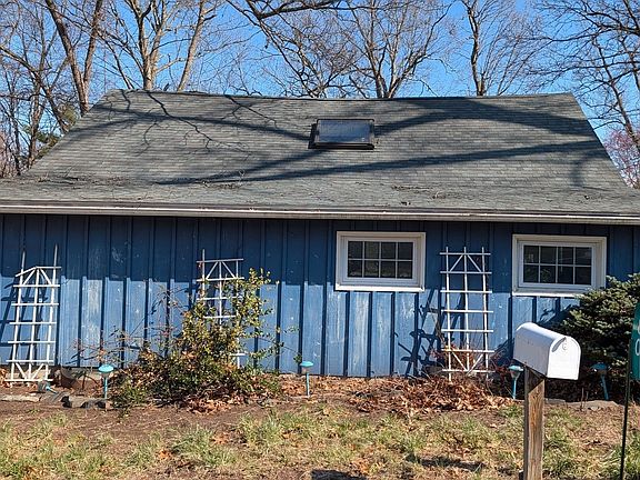 2nd image of 80 Bungalow St