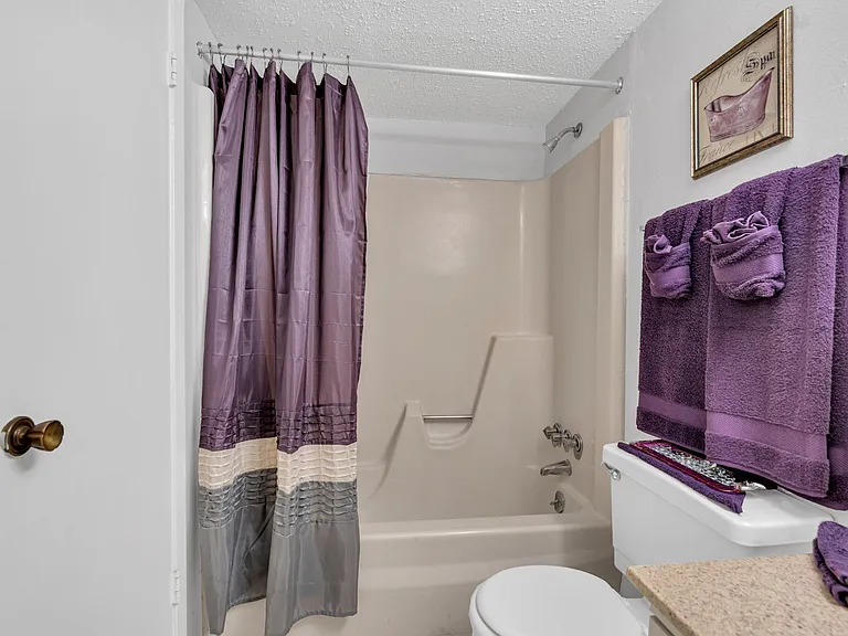Windsong Apartments — Photo 23