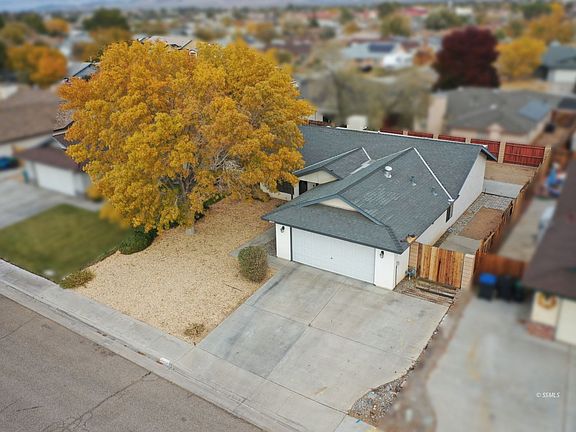 5th image of 624 Burbank St