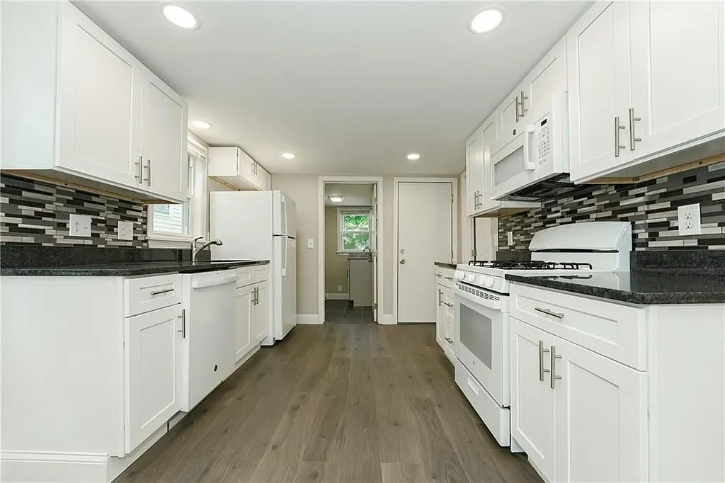 2 bed, 1.0 bath, 640 sqft, $2,200 — Photo 4