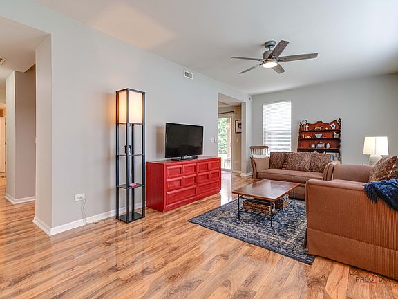 4th image of 119 W Buckingham Dr #119