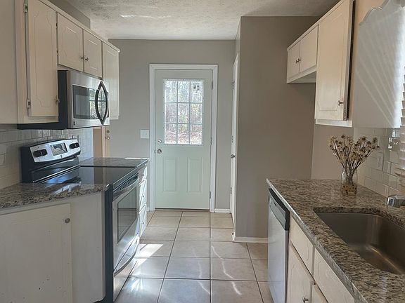 4th image of 48 Lee Road 977
