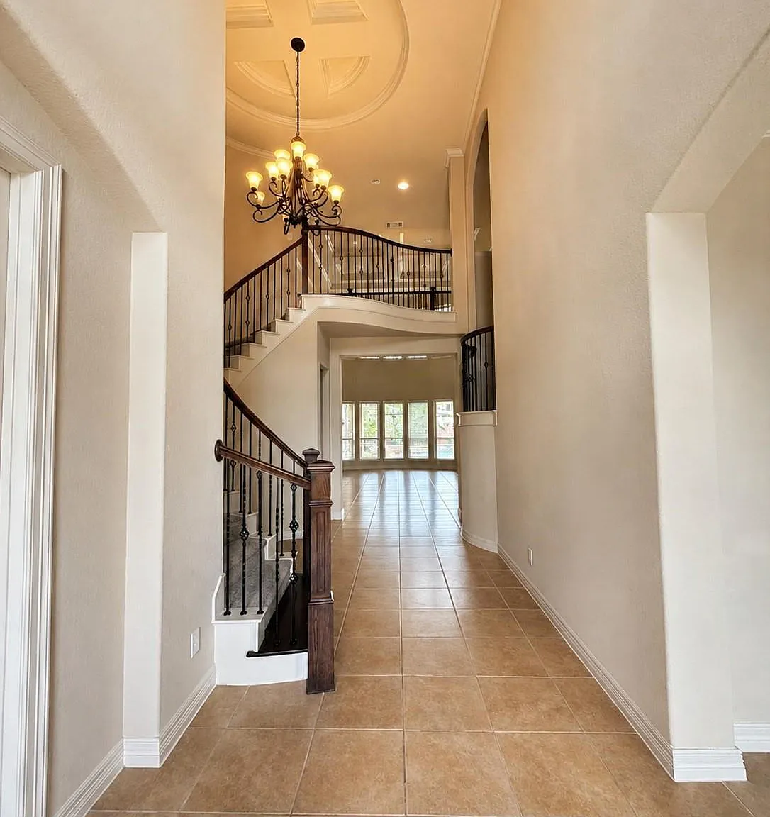 5 bed, 4.5 bath, 5493 sqft, $6,500 — Photo 3