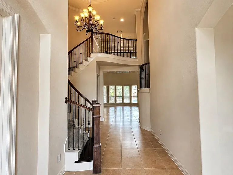 5423 Lachlan Springs Ln — Photo 3