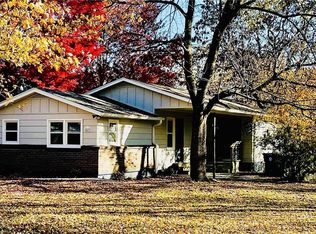 2427 N River Blvd, Sugar Creek, MO 64050