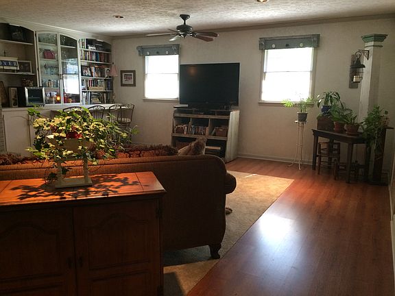 2nd image of 1081 Holly Dr