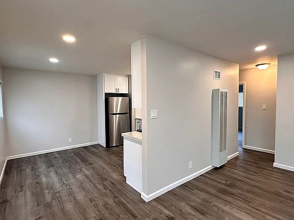 3rd image of 178 W Los Angeles Dr