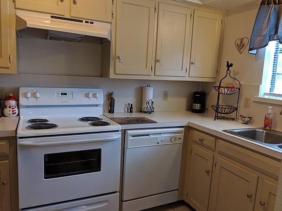 2nd image of 725 Boyd Dr