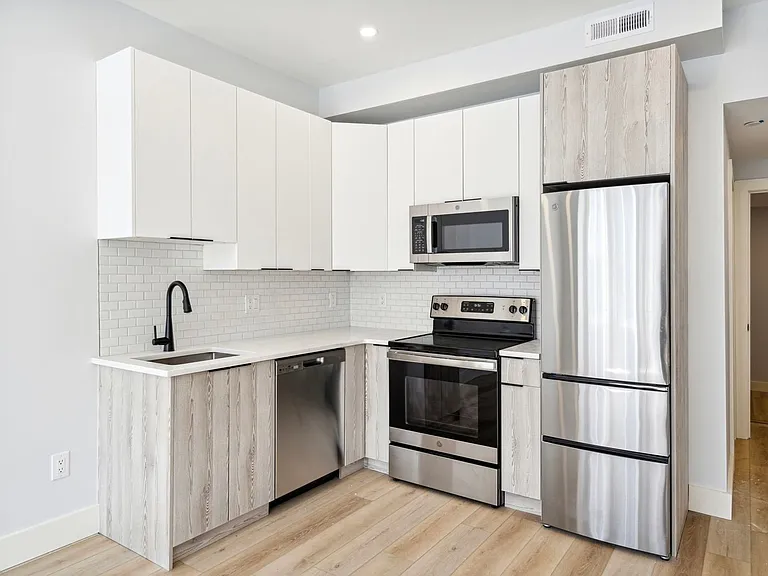 Serpentine Apartments: Newly Renovated in the Heart of Drexel — Photo 18