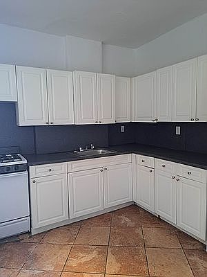 4th image of 4877 Broadway APT 4F