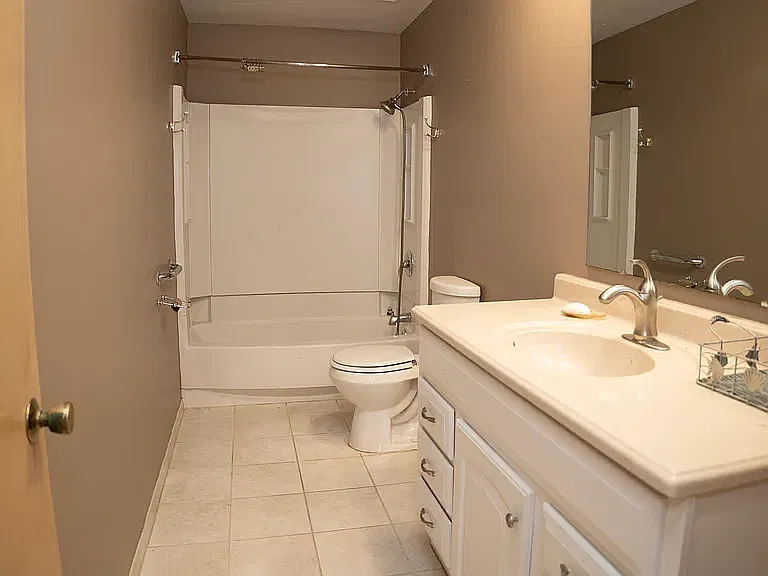 3 bed, 1200 sqft, $1,600 — Photo 4