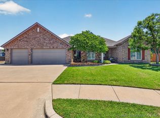 5592 Terri Ct, Bartlesville, OK 74006