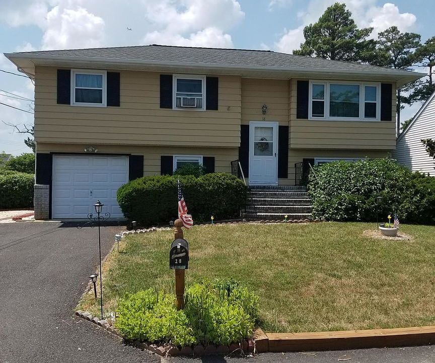 1st image of 18 Harbor View Ln