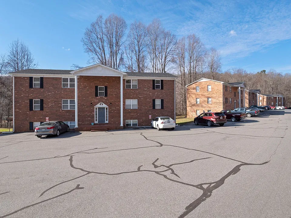 Sunset Manor Apartments