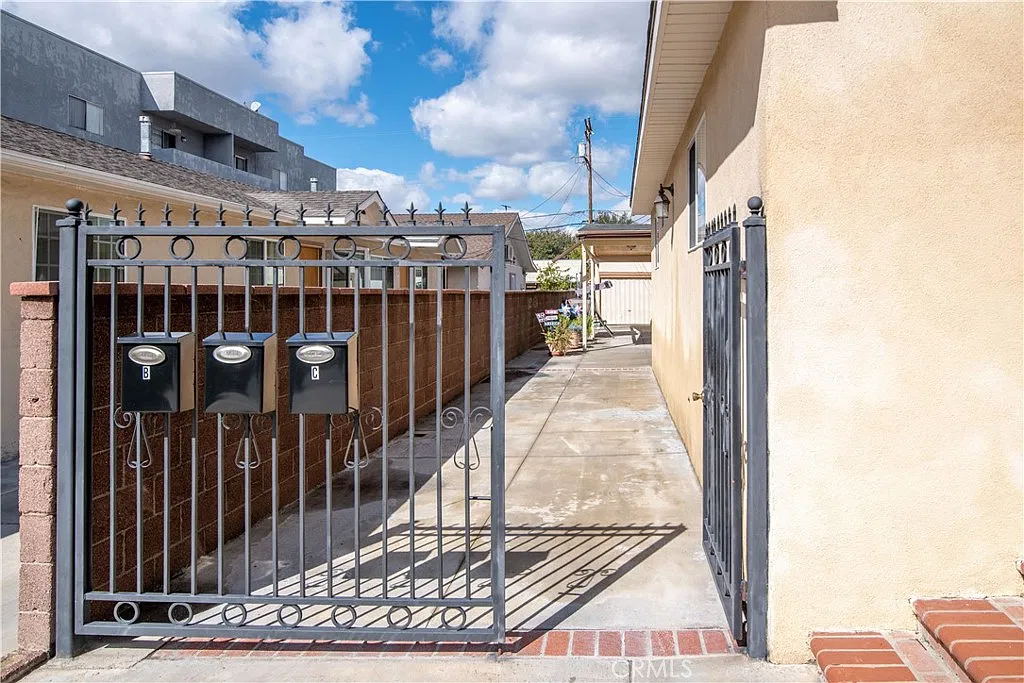 3 bed, 1000 sqft, $3,600 — Photo 4