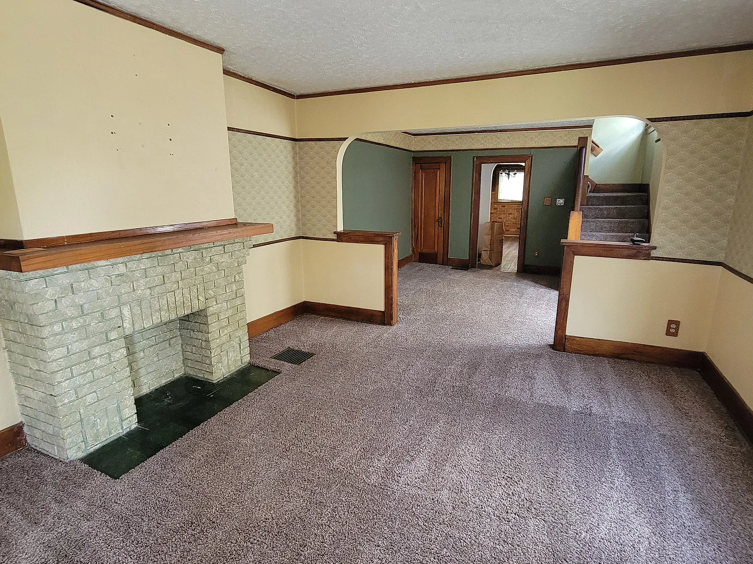 205-207 E Maplewood Ave — Photo 3