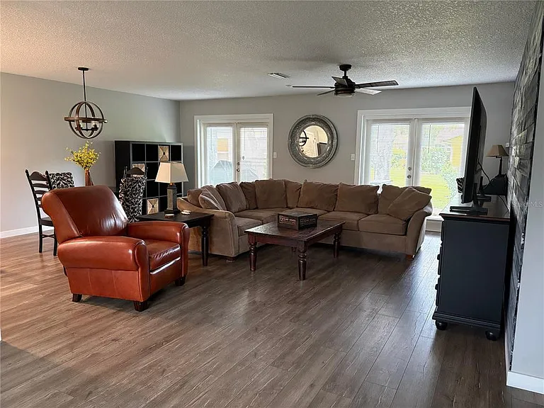 10010 Gannon Ln — Photo 4