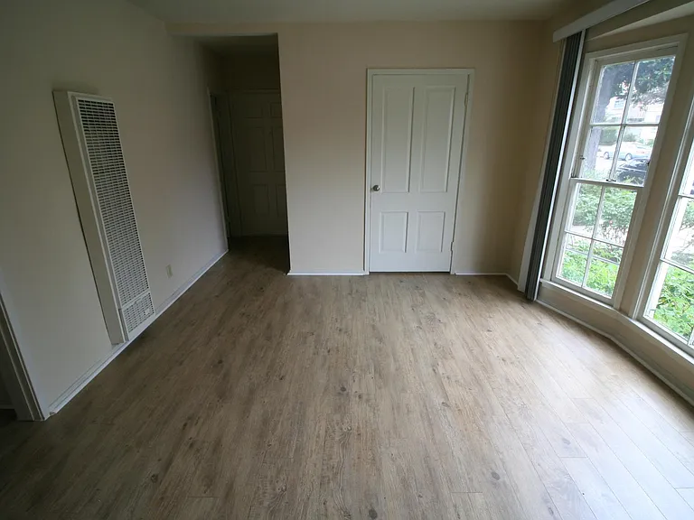 200 S Doheny Dr #100 — Photo 3