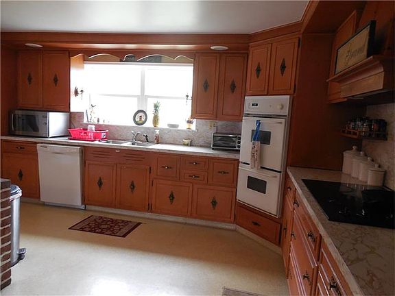 3rd image of 620 Alfery St