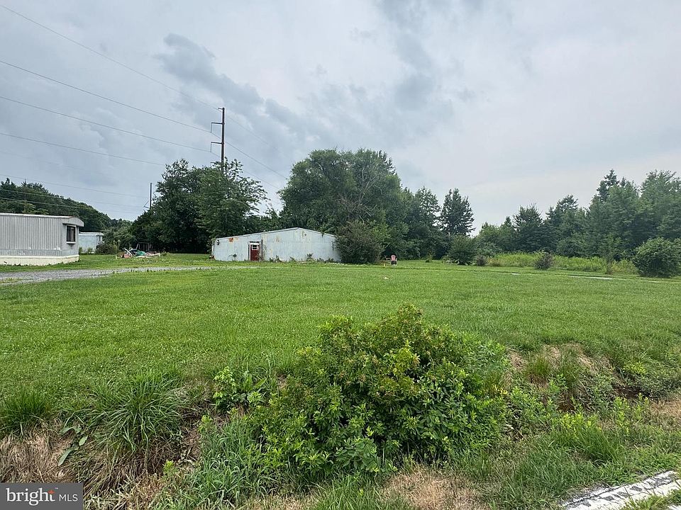 1st image of 576 Flemings Landing Rd
