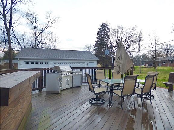 3rd image of 1030 Oakwood Trl