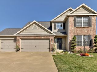 1002 Reagan Dr, Saint Joseph, IL 61873