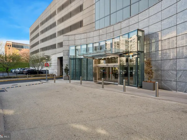 2101 Market St, Philadelphia, PA