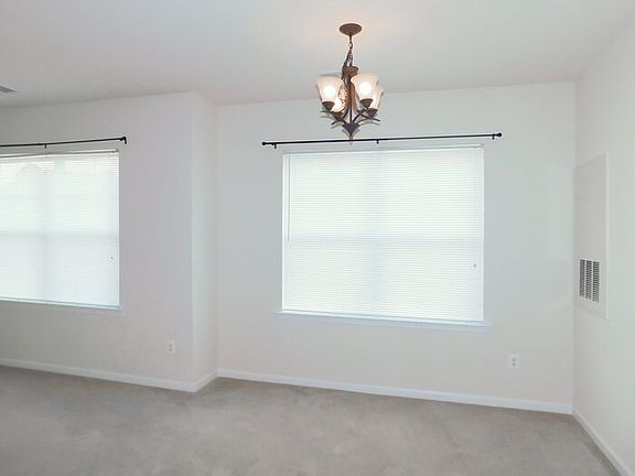 5th image of 23560 Franklin Delano Roosevelt Blvd #407