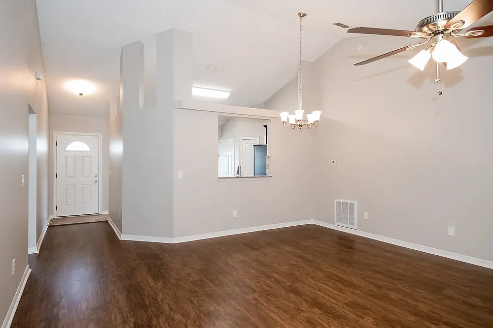 3 bed, 2.0 bath, 1634 sqft, $1,935 — Photo 4