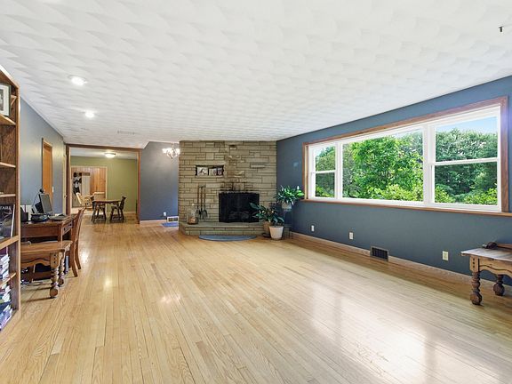 4th image of 153 E Pinecrest Ln