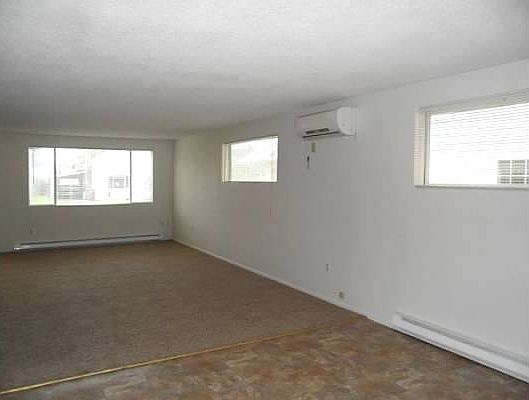 4th image of 123 Eklund Ave