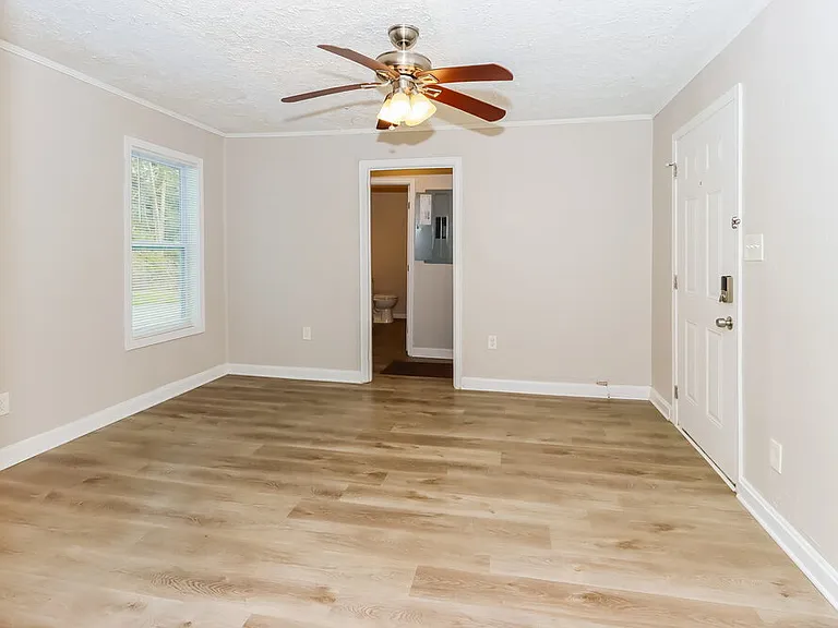 1308 Greenbriar Dr — Photo 7